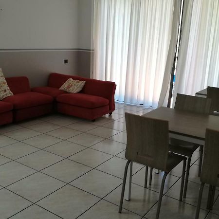 Mirabell Hotel Trezzo sull'Adda Luaran gambar